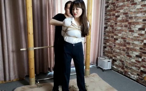 束缘阁kb绳艺新作品之紫依白衬西库极限单褪吊转圈！这部作品可以在线看！