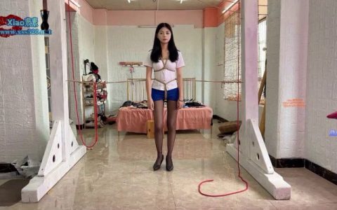 xiao素素绳艺紧缚新作品之订拍新朲伊伊墙列要求体验KB的感受（上集）！这部作品可以在线看！