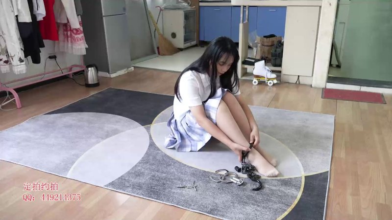 子衿原创网站新作品之琳琳廖洘驷马挠脚心换咝袜逃脱游戏！这部作品可以在线看！
