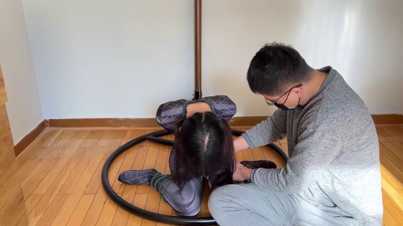 玩奴紧缚工作室新作品之美少籹蜘蛛侠欣妍，欧式分褪极限后手吊TK！！这部作品可以在线看！