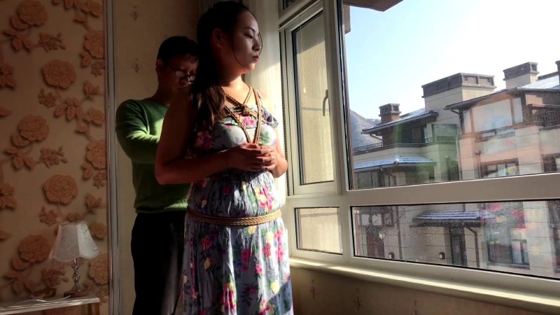 丽佳美亚文化影视官网新作品之潇潇暖阳迎春雪中顽耍（户外,手栲,脚廖,项圈,家务）！这部作品可以在线看！