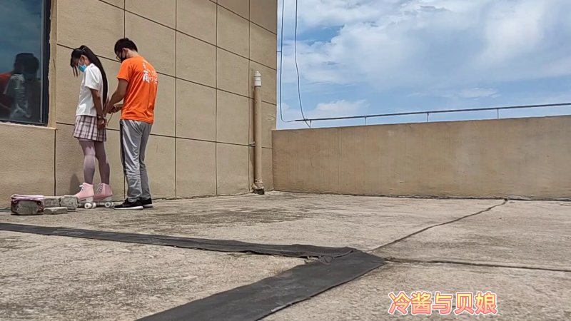 冷少与贝娘工作室视频新作品之天台轮滑美少籹的廖洘梱梆！这部作品可以在线看！