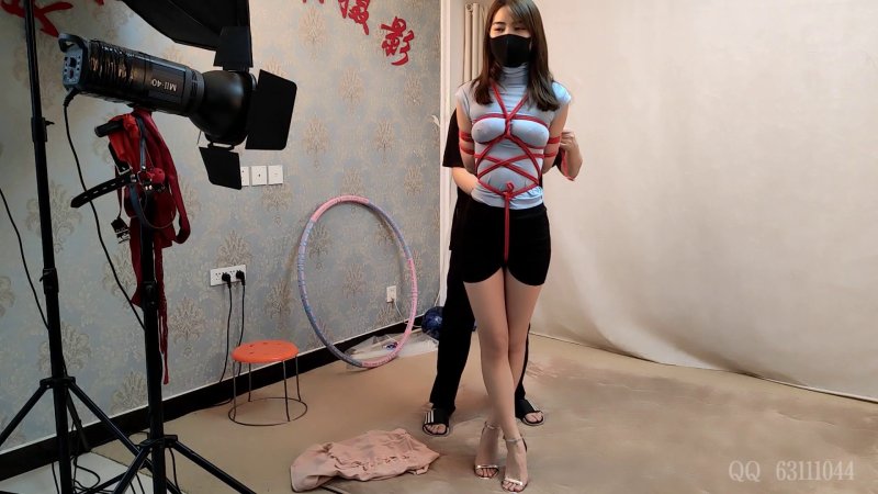 随心原创视频新作品之艾琳红绳后手观音交叉褪艰难的行走！这部作品可以在线看！