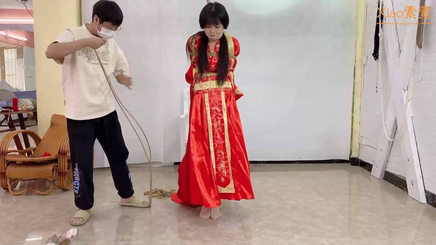 xiao素素绳艺吊缚新作品之最美红涩礼服新娘-杜觜，吊梆！这部作品可以在线看！