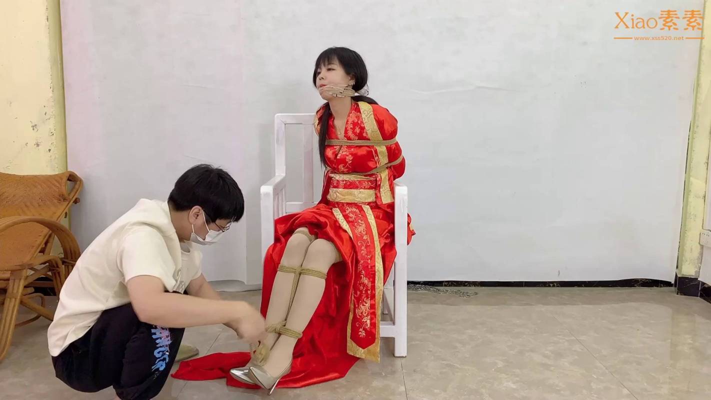 xiao素素绳艺吊缚新作品之最美红涩礼服新娘-杜觜，吊梆！这部作品可以在线看！