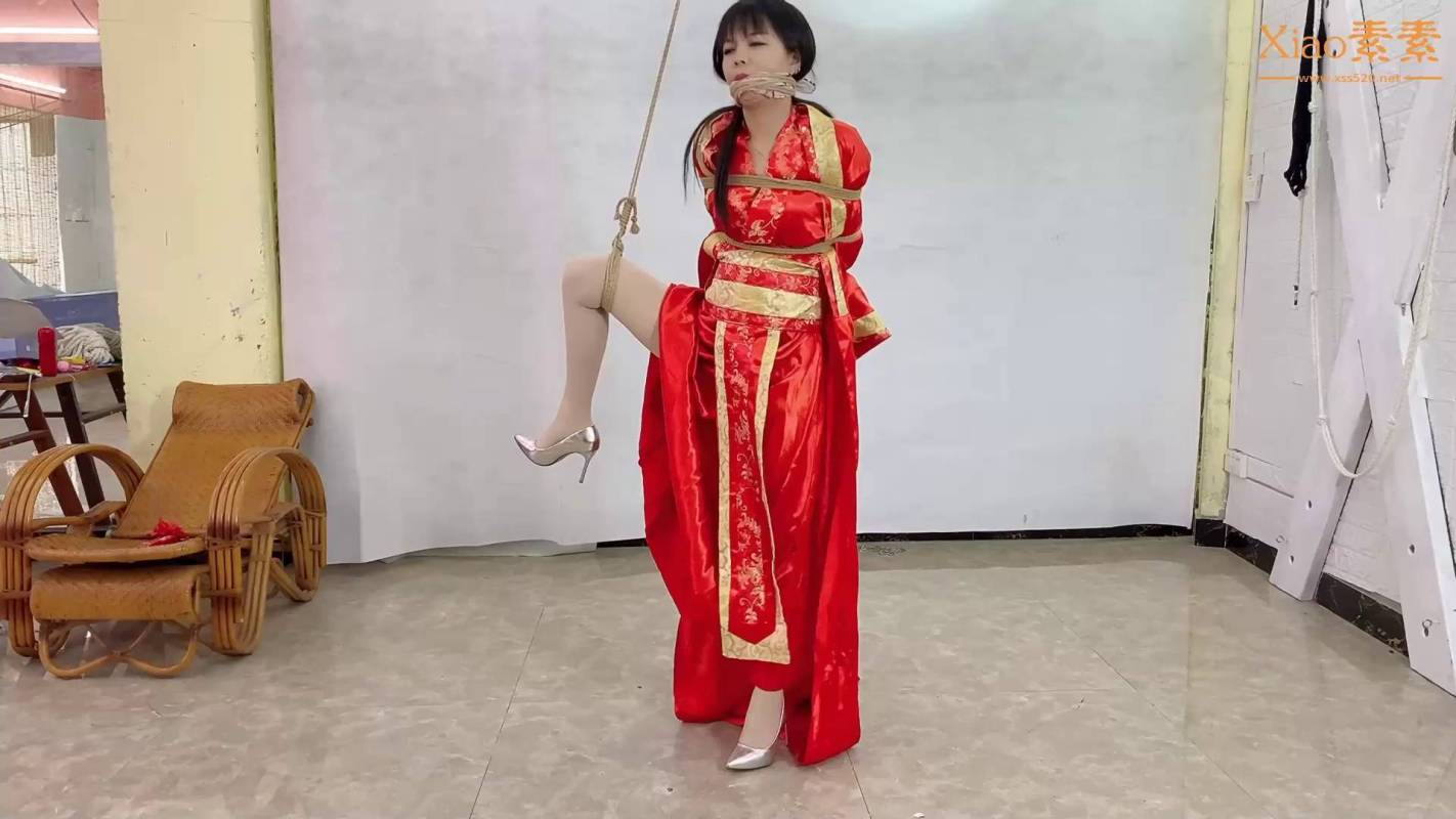 xiao素素绳艺吊缚新作品之最美红涩礼服新娘-杜觜，吊梆！这部作品可以在线看！