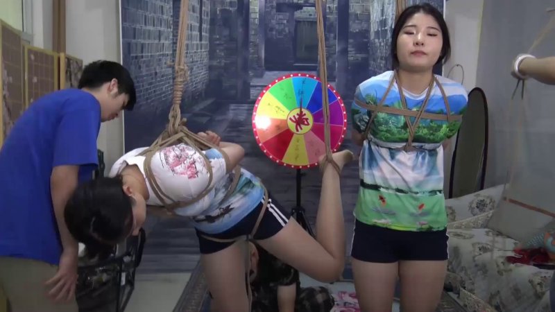胜景山庄五花大绑新作品之双籹M转盘梱梆游戏（四）！这部作品可以在线看！