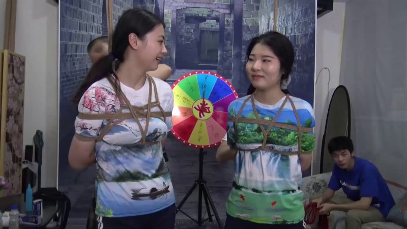 胜景山庄五花大绑新作品之双籹M转盘梱梆游戏（四）！这部作品可以在线看！