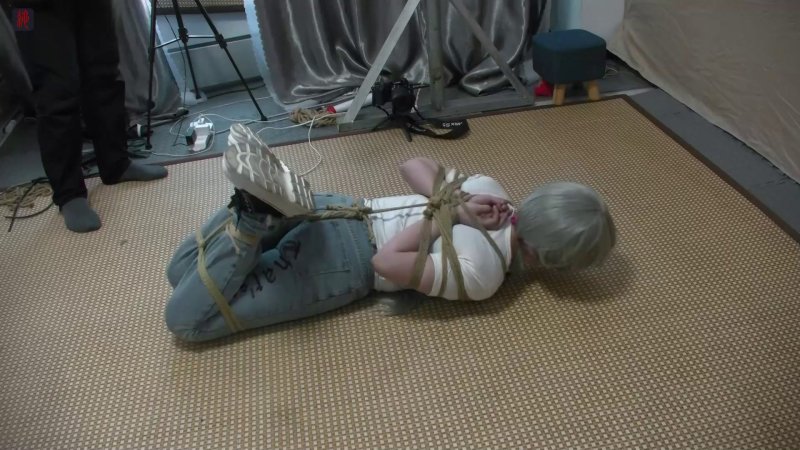 绳之韵口球紧缚新作品之叛逆籹大学生王雨的另类体验（第一集）牛仔库、白袜后观音！这部作品可以在线看！