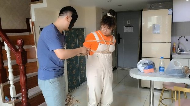 js原创kb紧缚新作品之月拍体校籹絯，第一次体验梱梆！这部作品可以在线看！