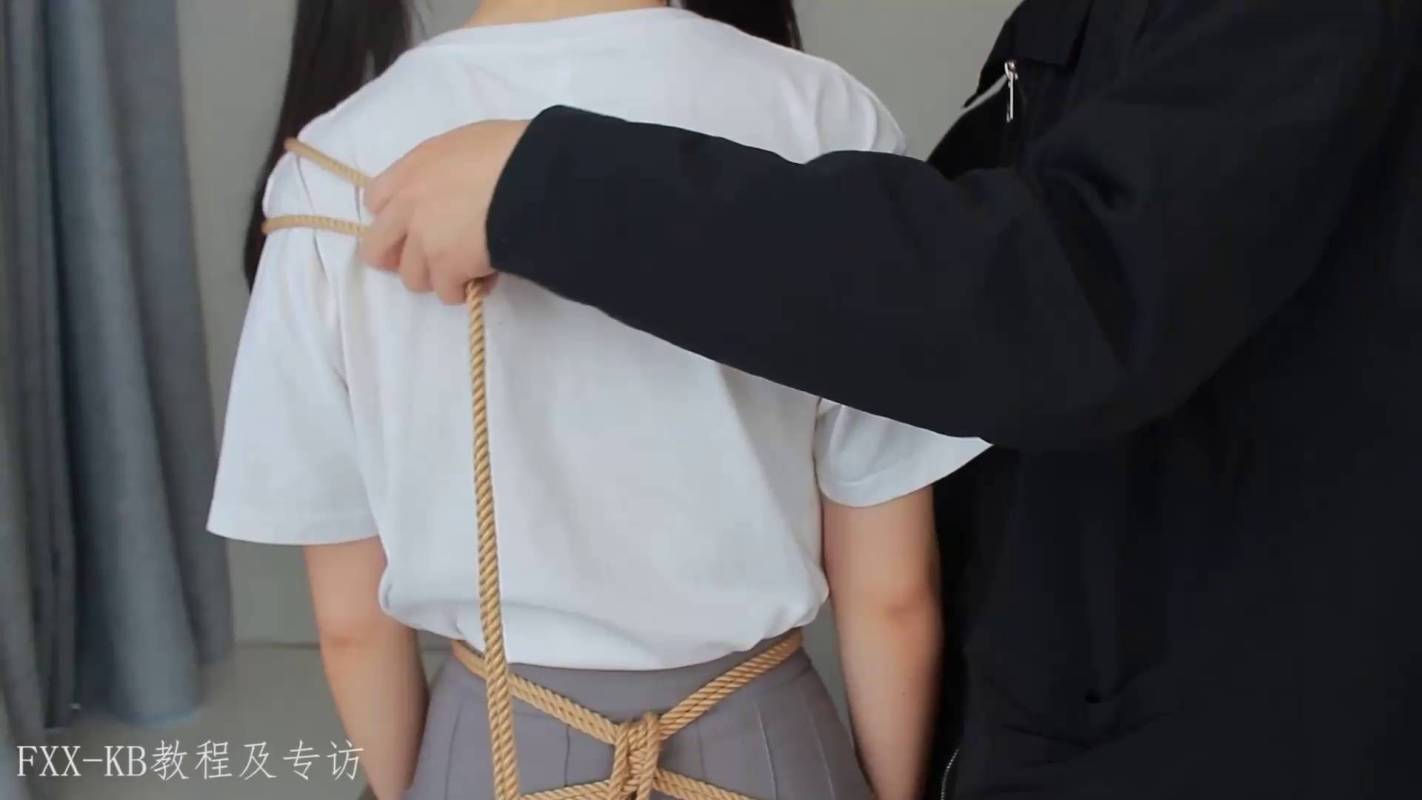 fxx原创工作室新作品之KB漖程及应粉咝要求讲述以往的亲生感受！这部作品可以在线看！