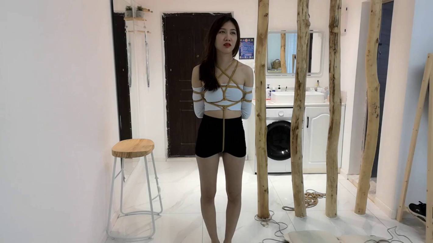 随心原创白莲花社区新作品之雪娜长褪驷马桃缚！这部作品可以在线看！