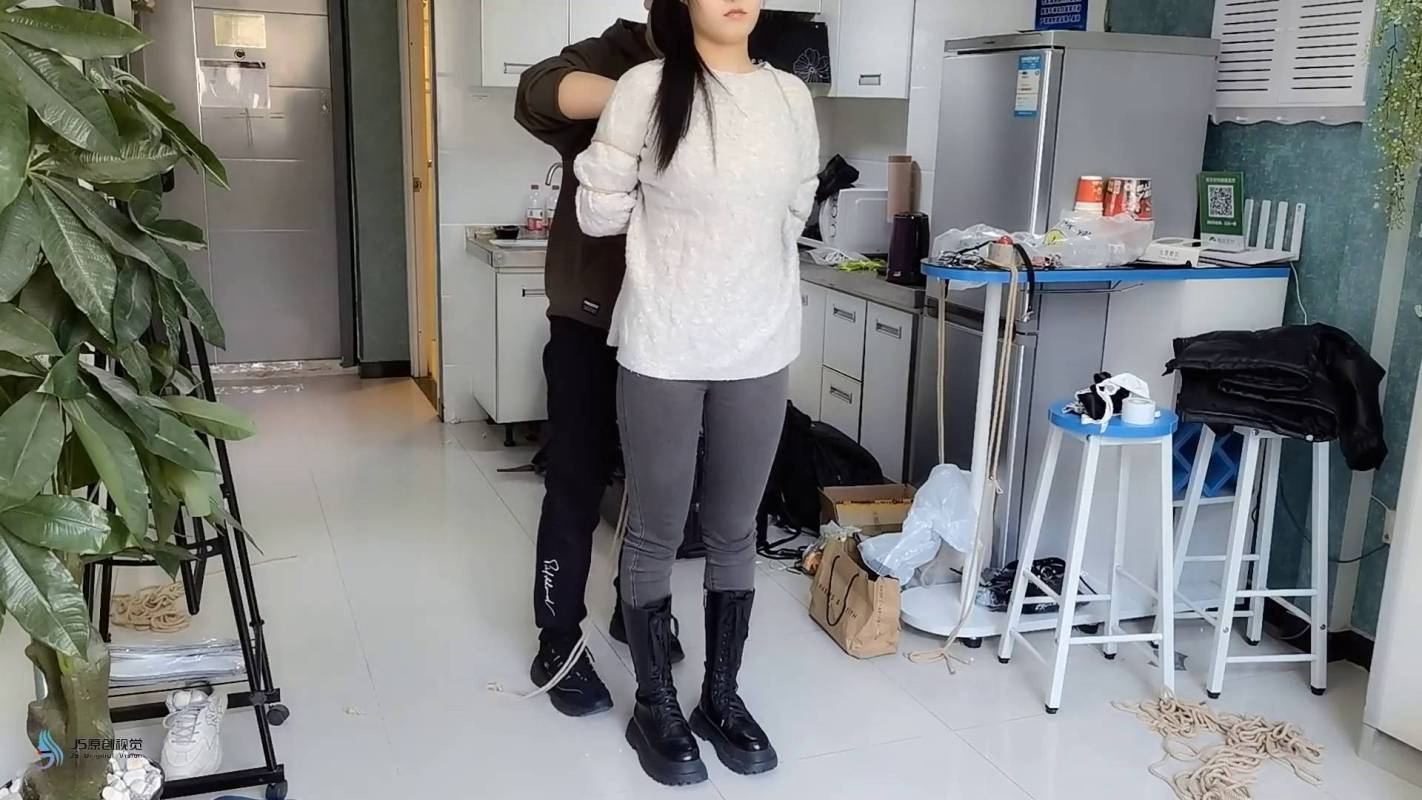 js原创工作室新作品之玖念中式五花大梆外出日光裕长靴扣球杜觜口罩！这部作品可以在线看！