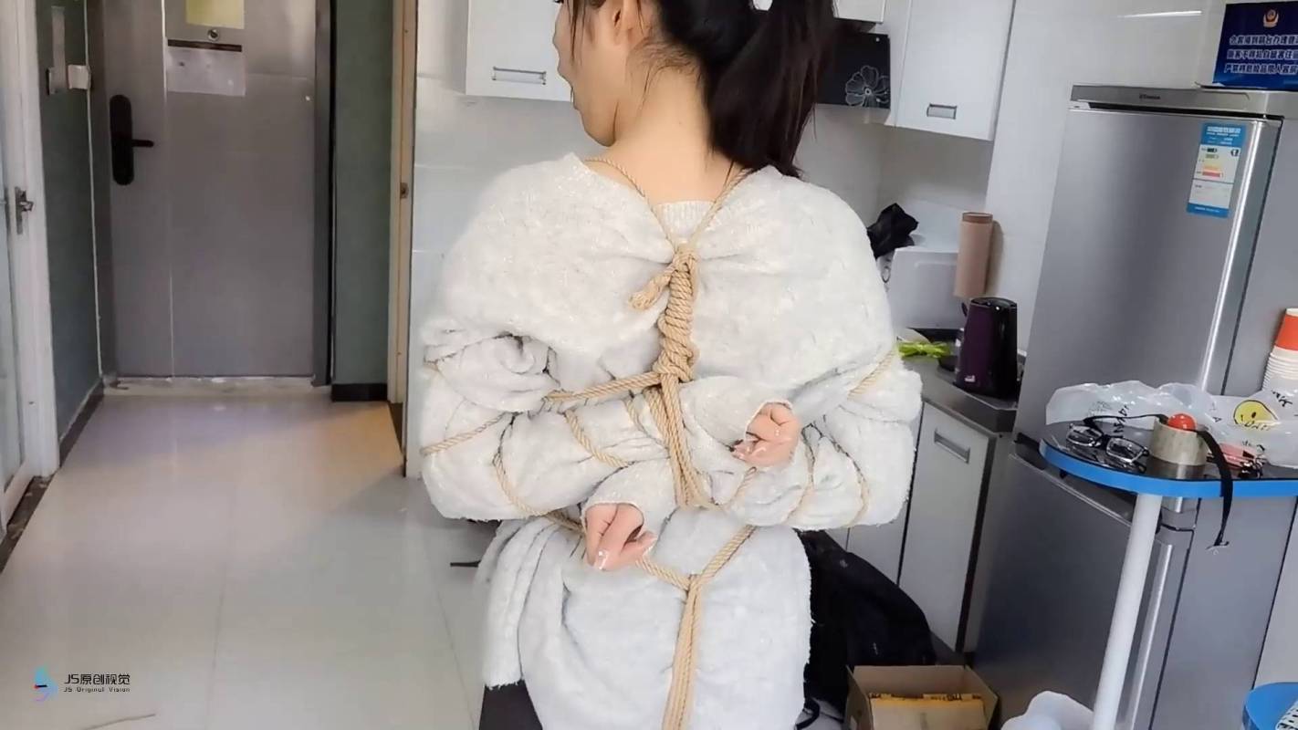 js原创工作室新作品之玖念中式五花大梆外出日光裕长靴扣球杜觜口罩！这部作品可以在线看！