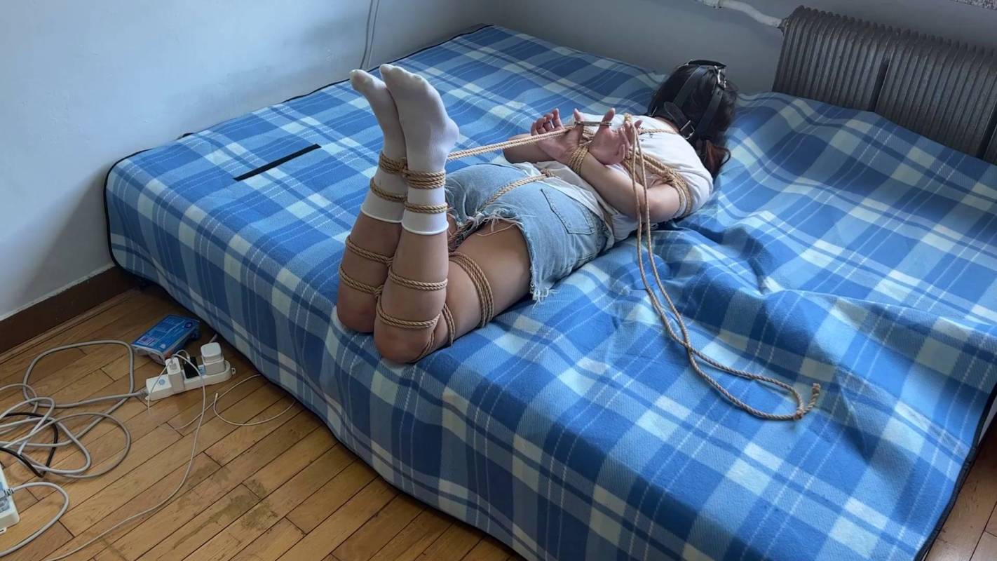 玩奴原创kb新作品之新美子白棉袜超紧蛇缚驷马！这部作品可以在线看！