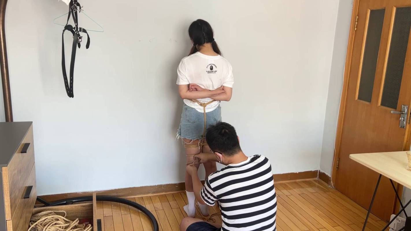 玩奴原创kb新作品之新美子白棉袜超紧蛇缚驷马！这部作品可以在线看！