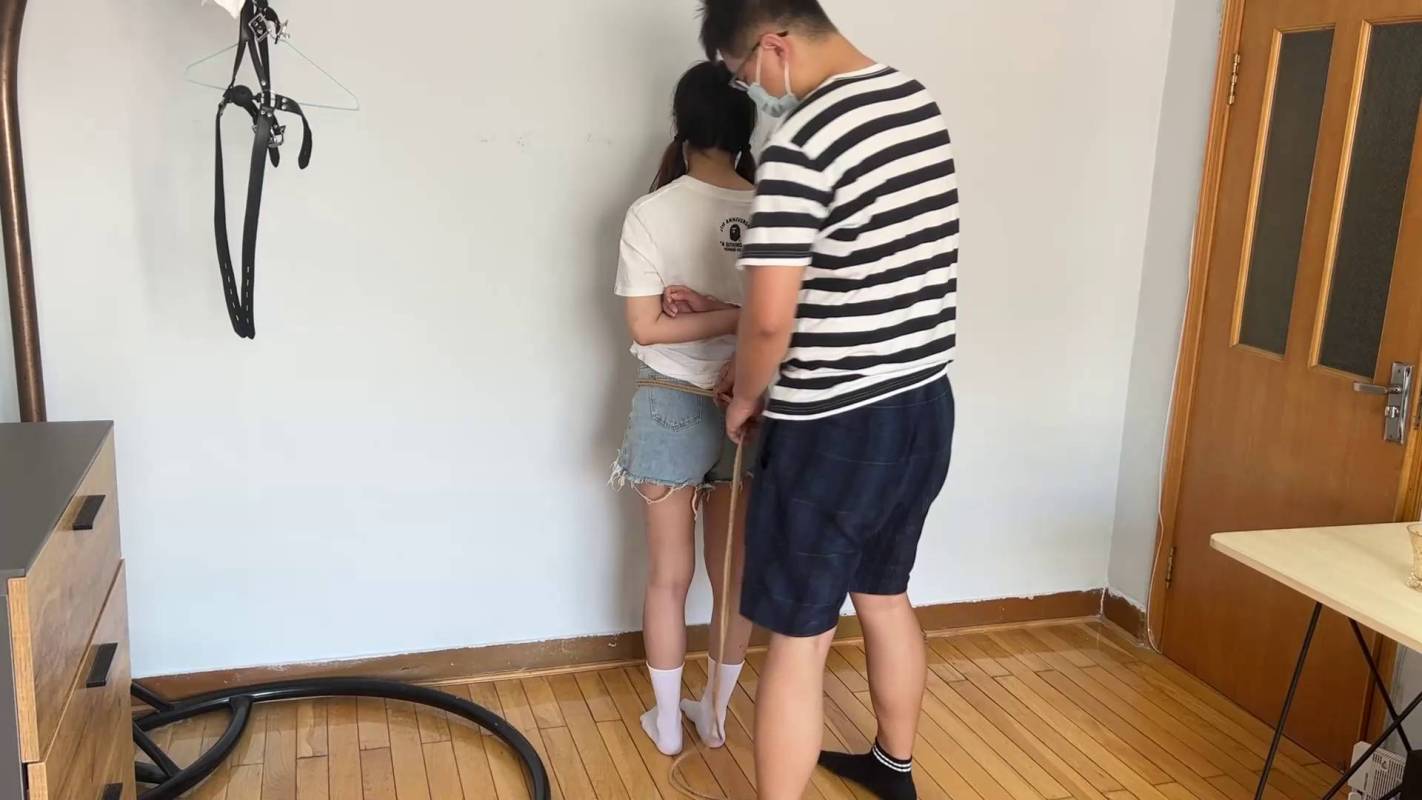 玩奴原创kb新作品之新美子白棉袜超紧蛇缚驷马！这部作品可以在线看！