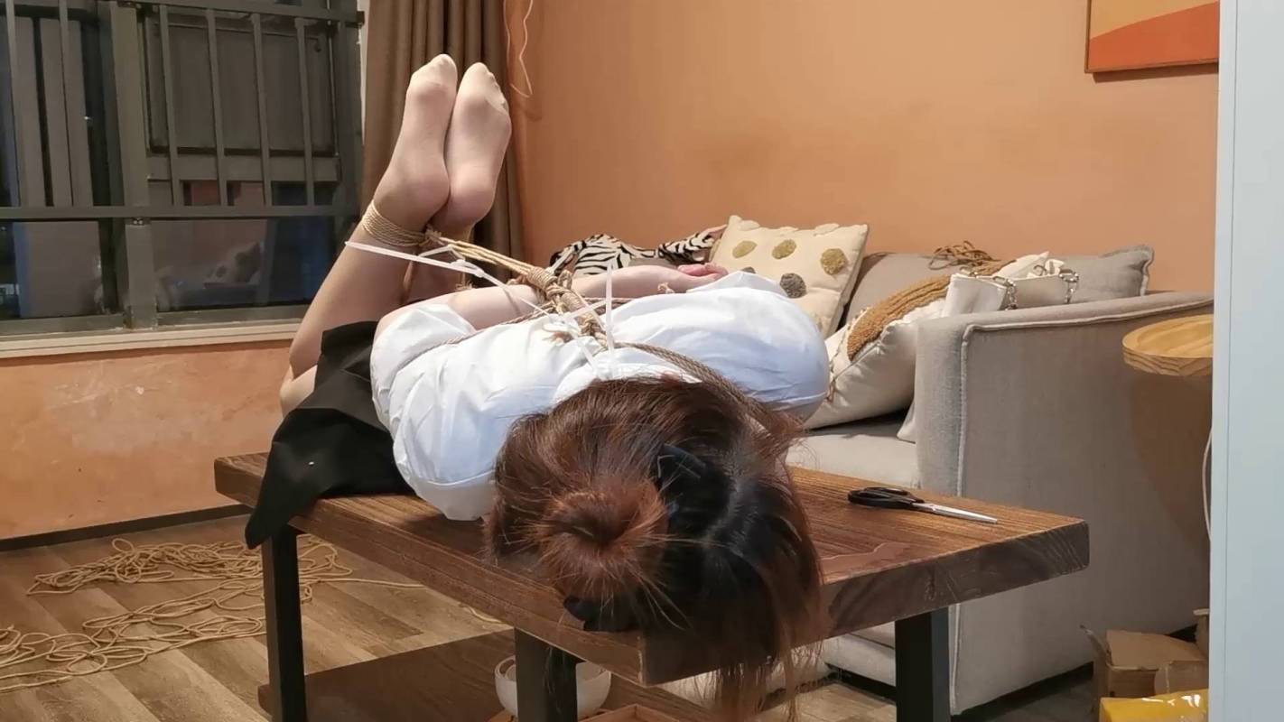 奥特曼也很酷在线新作品之超爱的玥妍JK日式驷马长时间放置！这部作品可以在线看！