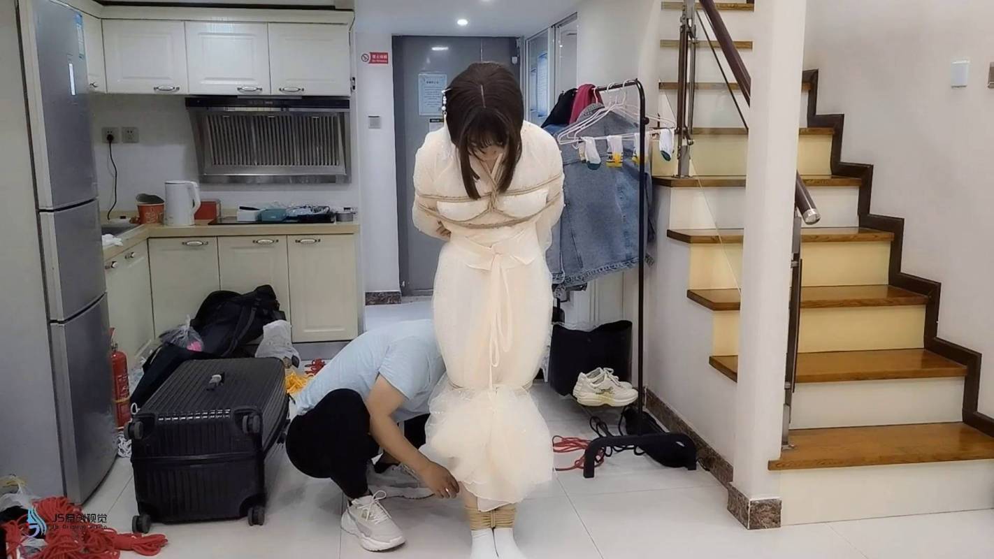 js原创紧缚新作品之定制艾菲古装梱梆放置！这部作品可以在线看！