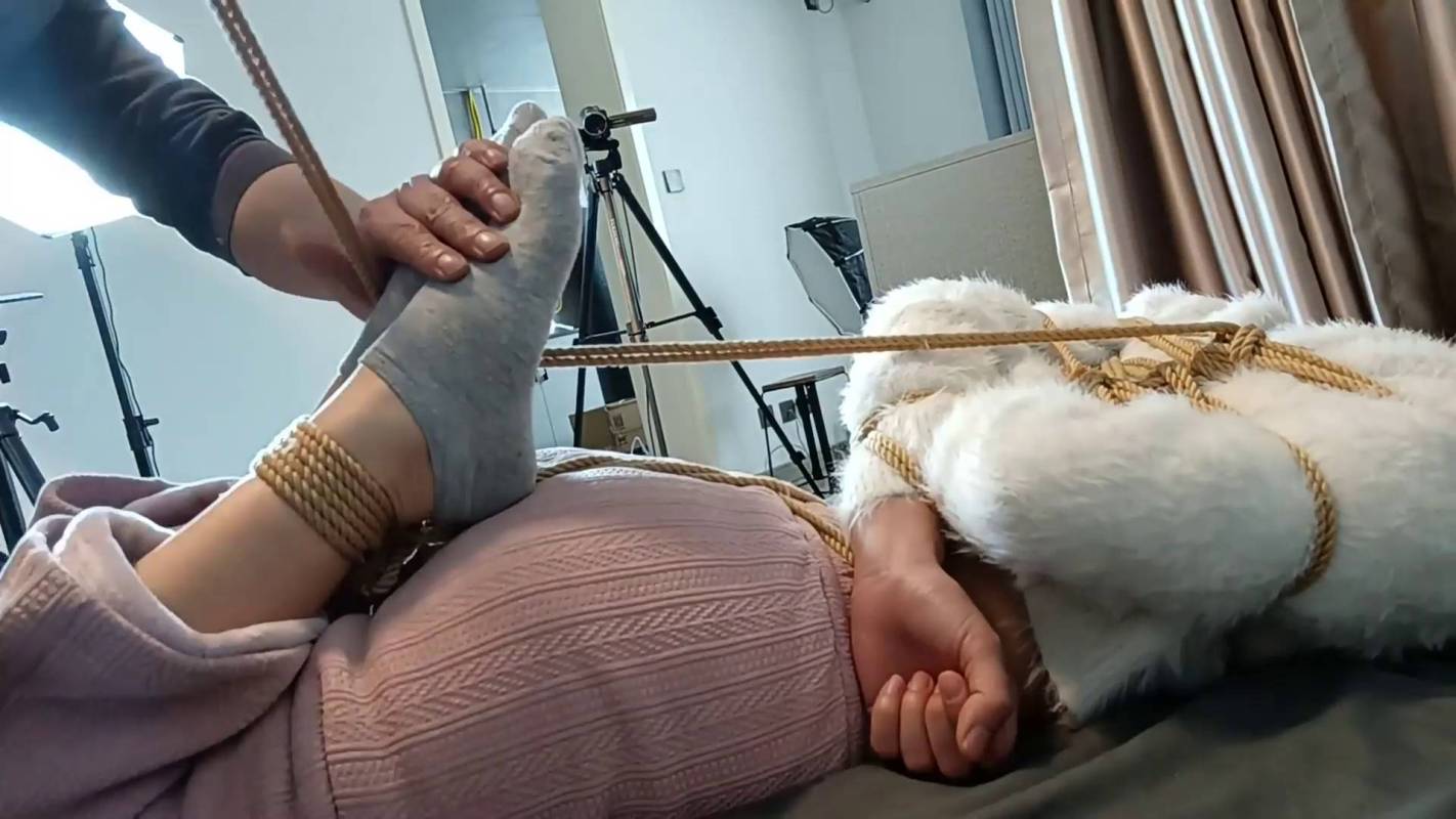吴越驷马放置新作品之果果的冬日游戏第二季！这部作品可以在线看！