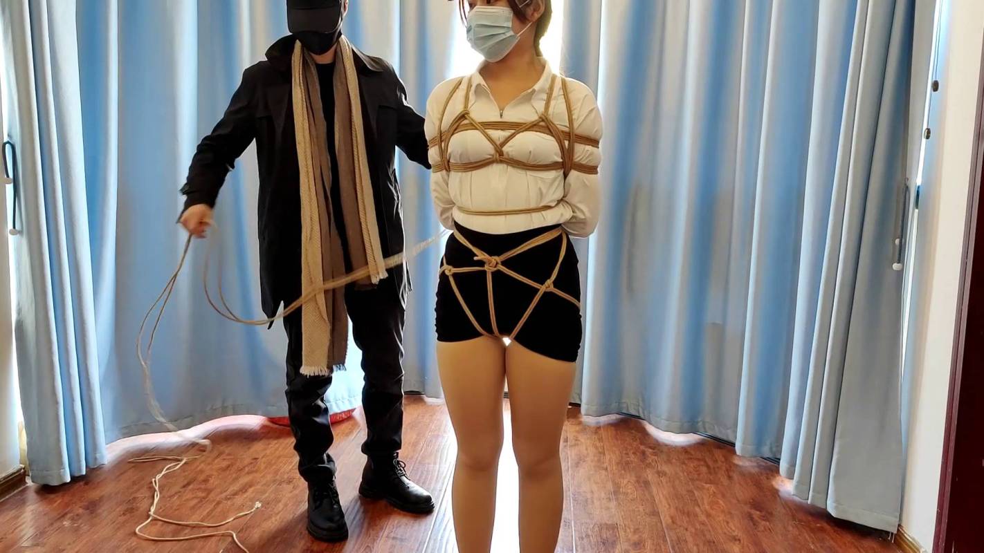 一绳所爱绳艺吊缚新作品之小花麻绳KB拘束袋紧束，高高悬空吊起来！这部作品可以在线看！