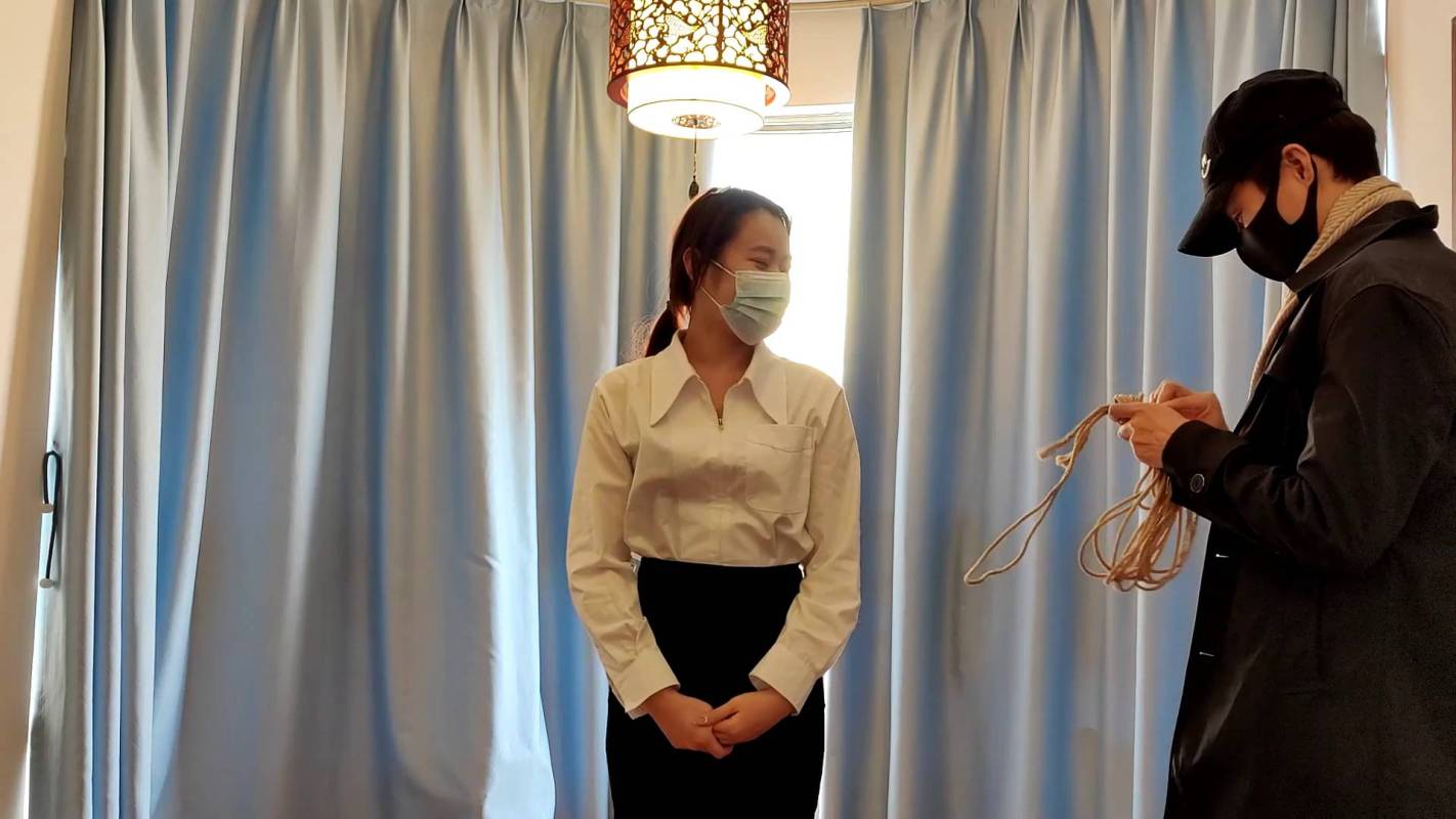 一绳所爱绳艺吊缚新作品之小花麻绳KB拘束袋紧束，高高悬空吊起来！这部作品可以在线看！
