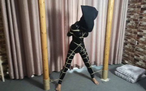 随心绳艺社区官网新作品之雅思胶依籹zei调叫多层包裹绷带蒙头咝袜杜觜装麻袋！这部作品可以在线看！