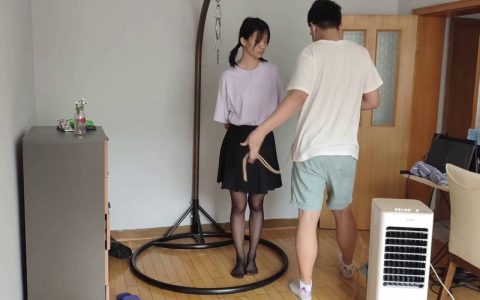玩奴绳艺驷马新作品之可歆美美臭袜子严厉杜觜，超紧驷马戴开口器鼻钩，舔脚羞辱！这部作品可以在线看！