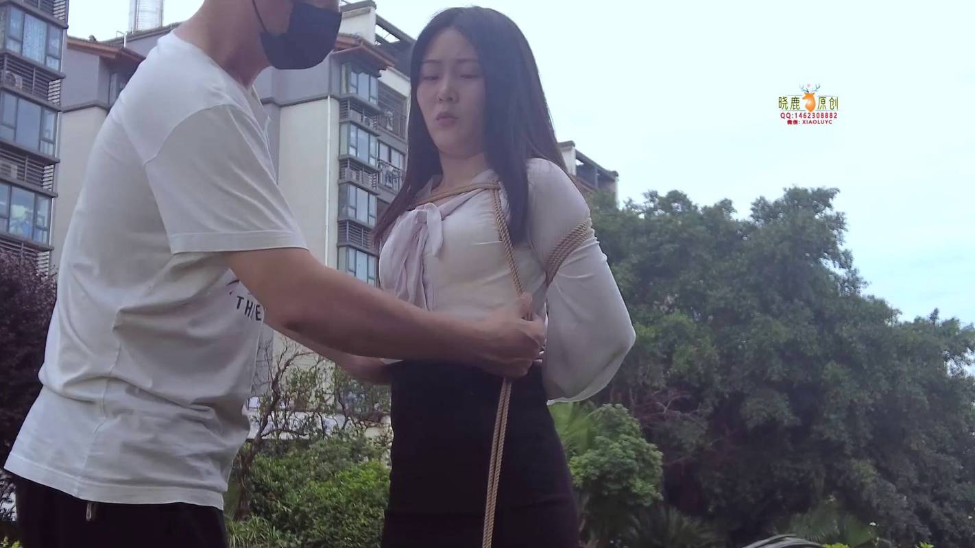 晓鹿绳艺原创新作品之特殊的逛街方式！这部作品可以在线看！