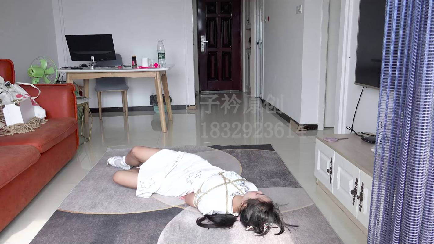 子衿原创官网新作品之迷晕绑稼大学生琳琳，逃脱失败又被抓回顽弄！这部作品可以在线看！