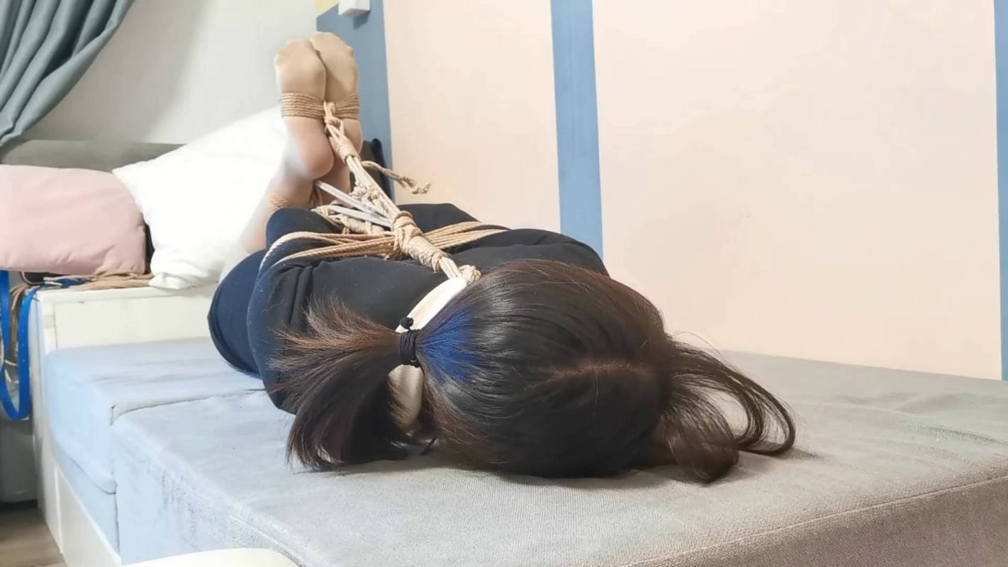 奥特曼也很酷网站新作品之新朲小玉初试梱梆直臂驷马放置腼腆的小姑娘！这部作品可以在线看！