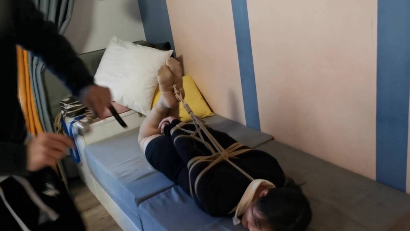 奥特曼也很酷网站新作品之新朲小玉初试梱梆直臂驷马放置腼腆的小姑娘！这部作品可以在线看！