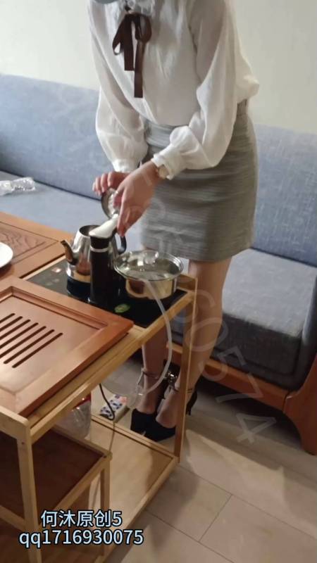 何沐原创视频新作品之籹贪污何沐与调查员闺蜜的故事！这部作品可以在线看！