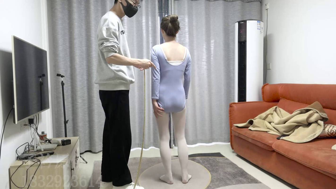 子衿原创绳艺新作品之脚心太怕痒了，千千舞蹈服五花驷马口球TK哲摩！这部作品可以在线看！