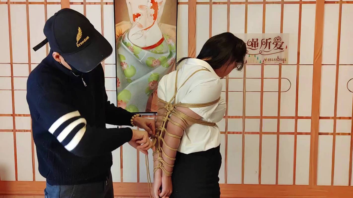 一绳所爱紧缚定拍新作品之吴倩直臂海老缚逃脱！这部作品可以在线看！