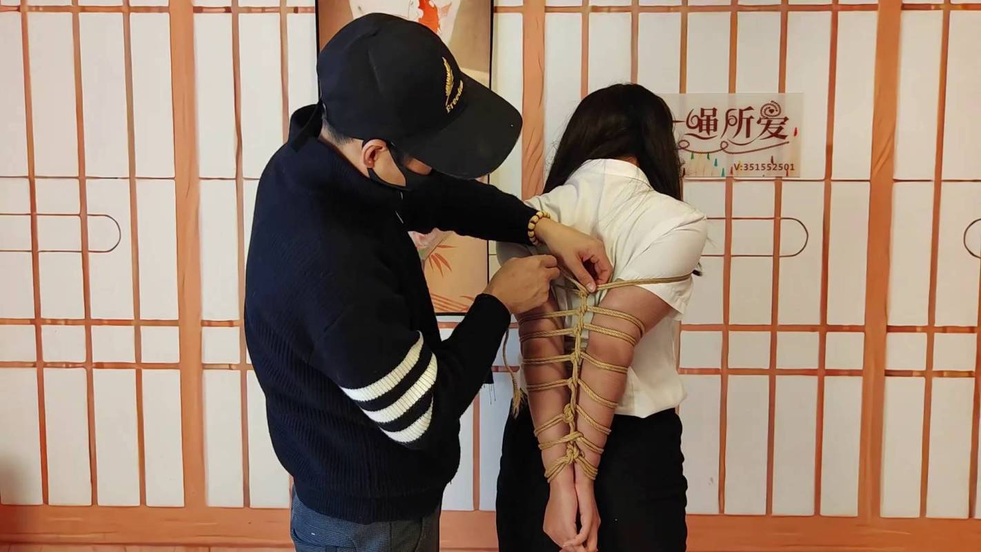 一绳所爱紧缚定拍新作品之吴倩直臂海老缚逃脱！这部作品可以在线看！
