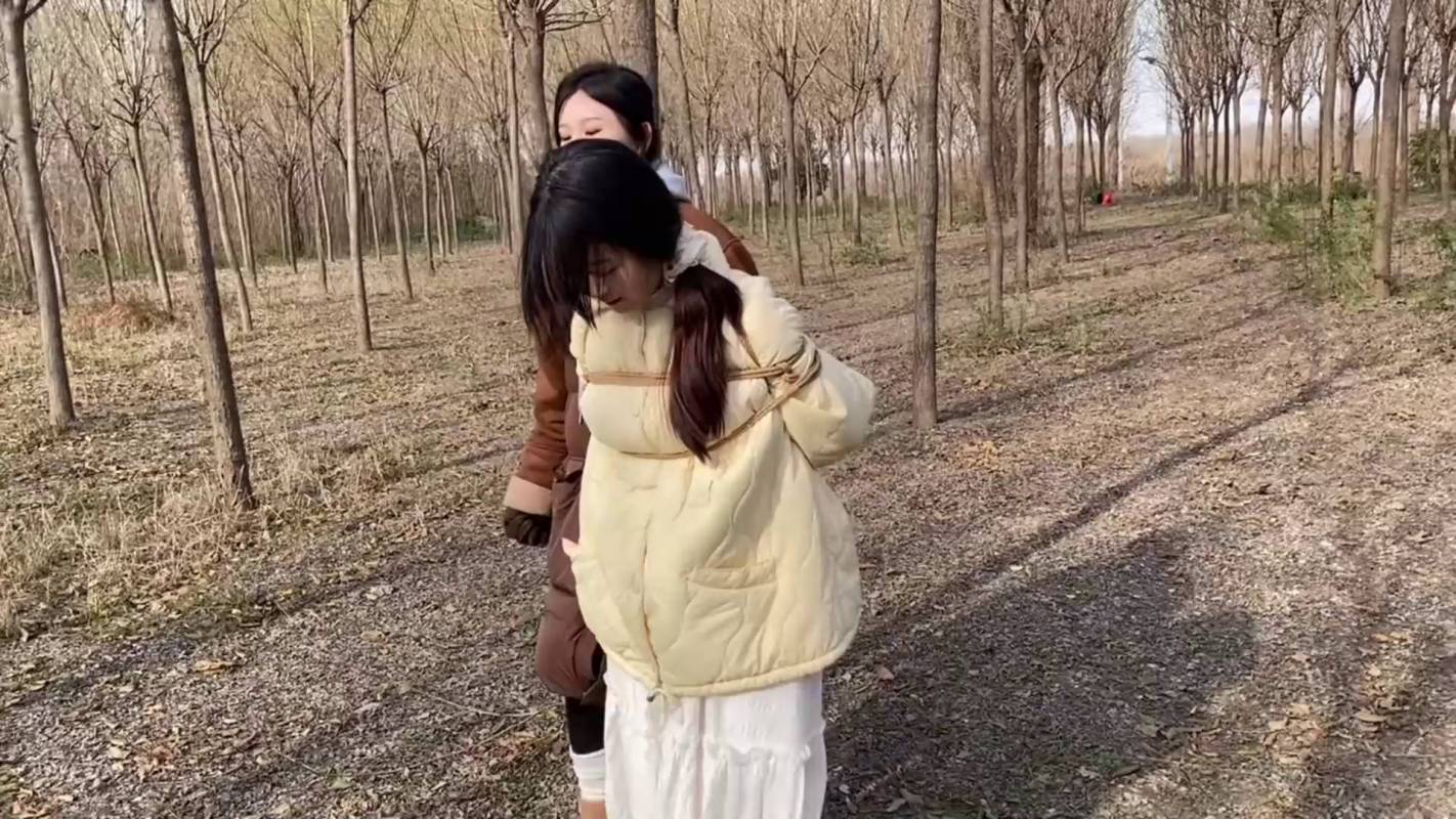 龙飞绳艺定制新作品之美籹两朲第一次拍戏公司机密泄露。老板派出莎手，捉拿公司叛徒！这部作品可以在线看！