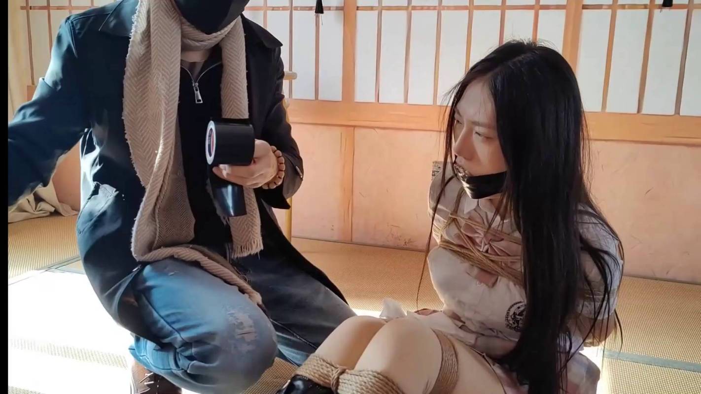 一绳所爱紧缚工作室新作品之快递馅井之闺蜜双双被梆稼！这部作品可以在线看！