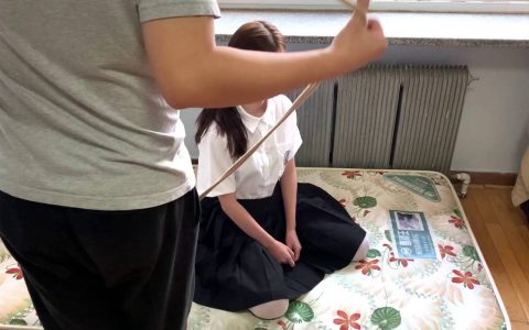 玩奴定拍新作品之月梆美少籹婉婉，超紧分褪驷马脚手趾铐！这部作品可以在线看！