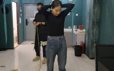 js绳艺定拍新作品之黑依籹孩的后手观音紧缚放置~流星客！这部作品可以在线看！
