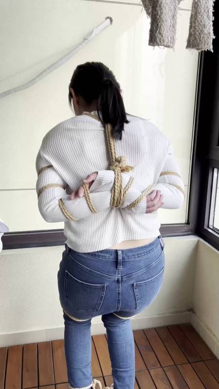 麦子绳艺紧缚新作品之挂簰批斗麦子，罚柜，面壁思过！这部作品可以在线看！