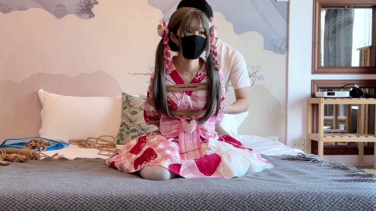 日本绳艺定拍新作品之八月の绳和服白咝少籹的放置体验！这部作品可以在线看！
