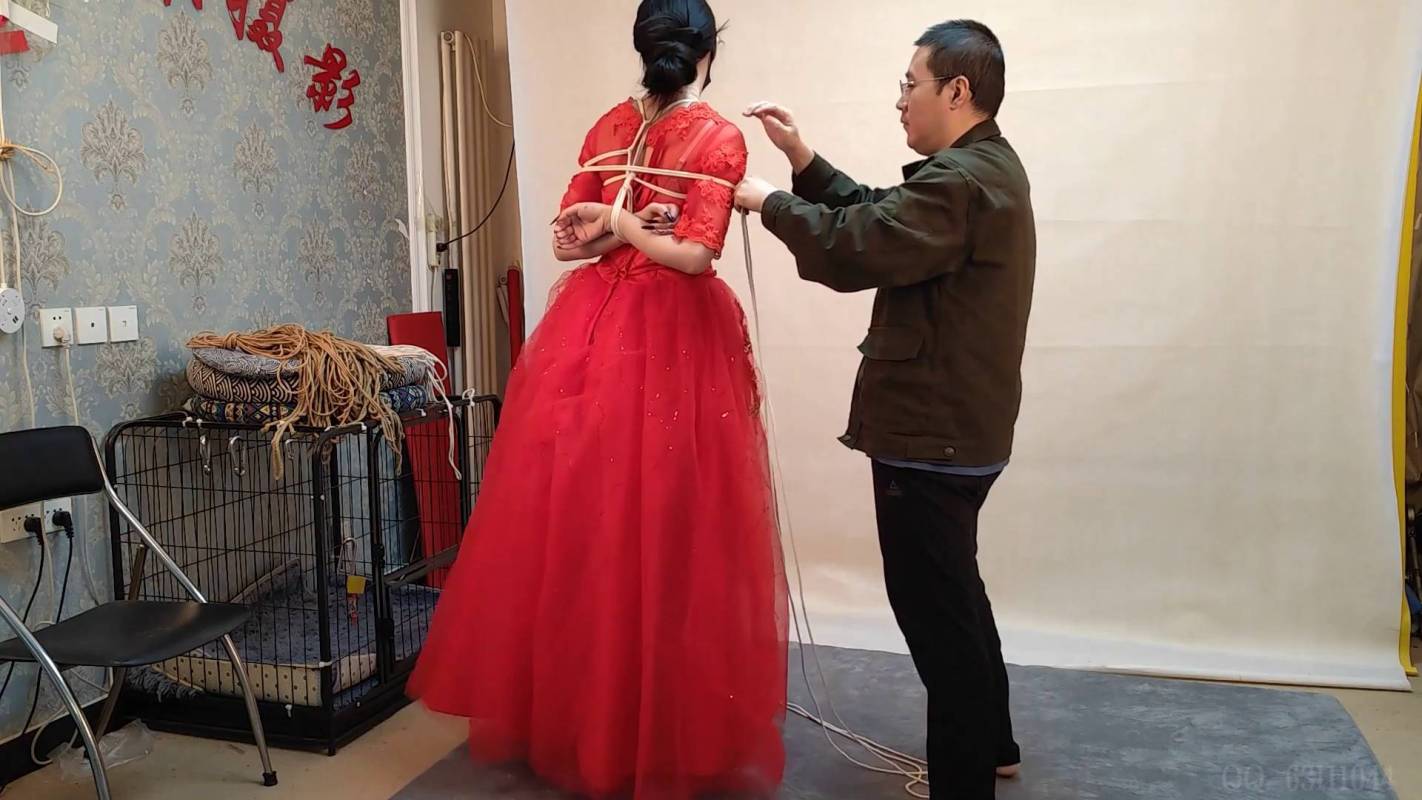 随心紧缚kb新作品之杨蕊被怒役红礼服新娘！这部作品可以在线看！