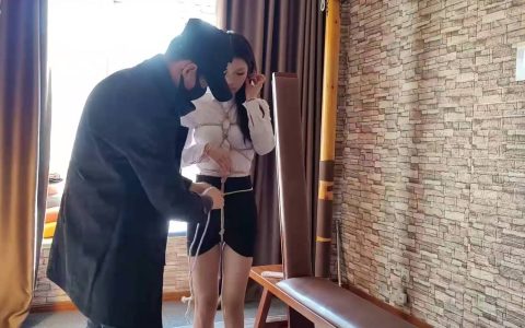 一绳所爱绳艺kb新作品之陈雨溪老虎凳挠痒打脚心！这部作品可以在线看！