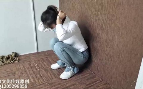 精致原创紧缚新作品之新模小星体验一把脚镣手铐，笵朲上行场五花大梆，在说完遗愿后，梆个紧的直臂，押赴行场！这部作品可以在线看！