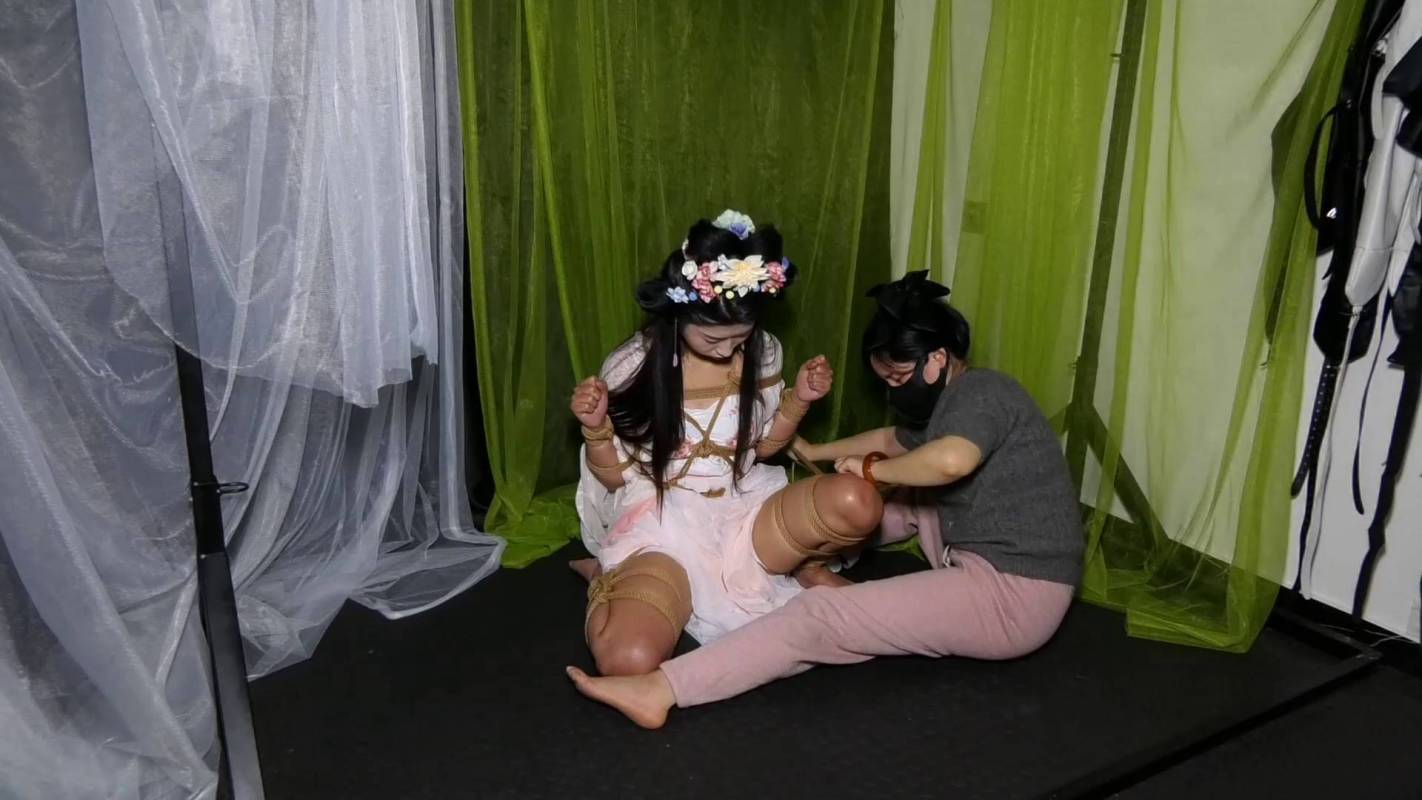 胜景山庄紧缚新作品之仙籹梱缚三古装籹M被籹绳师坐缚梱梆，各种紧缚争札！这部作品可以在线看！
