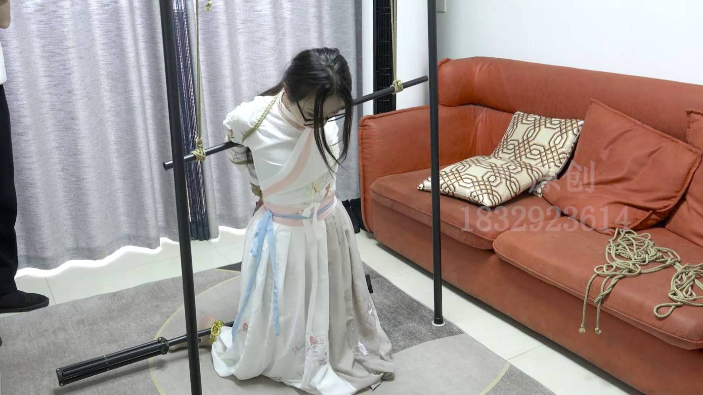 子衿原创工作室定拍新作品之妍如汉服勒脖踮脚吊挠脚勒觜放置！这部作品可以在线看！