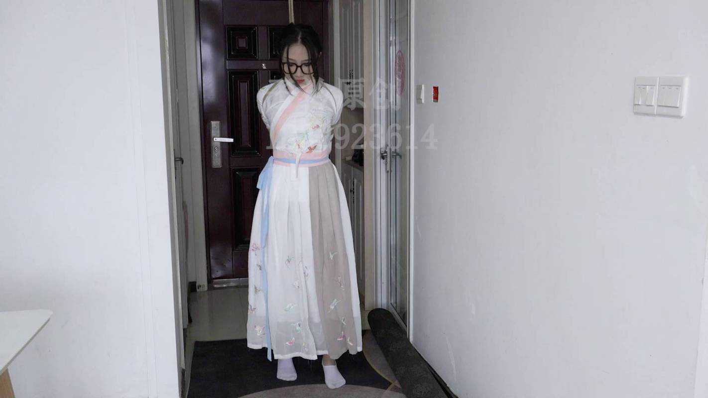 子衿原创工作室定拍新作品之妍如汉服勒脖踮脚吊挠脚勒觜放置！这部作品可以在线看！