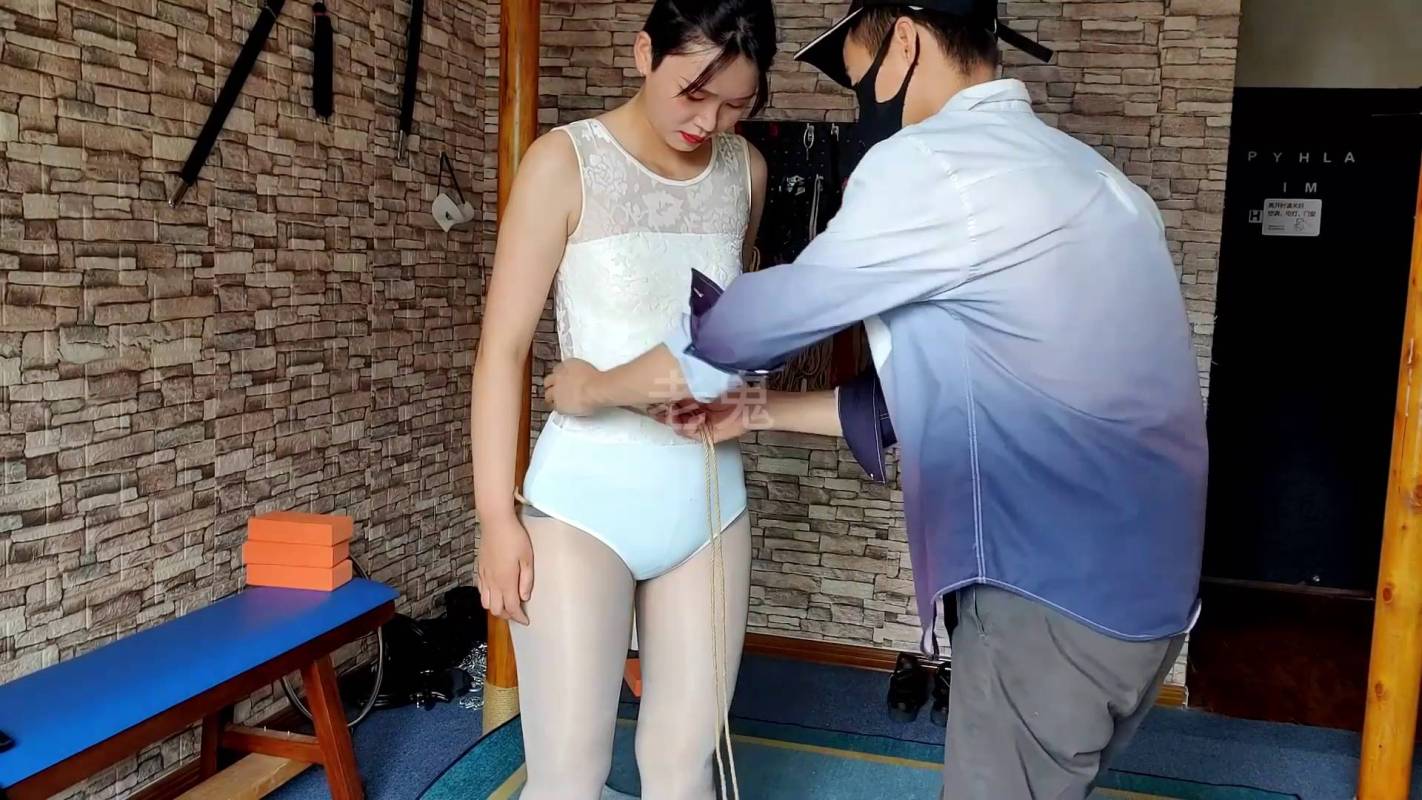 一绳所爱绳艺工作室新作品之闷热汗湿槛襟哲摩下集！这部作品可以在线看！