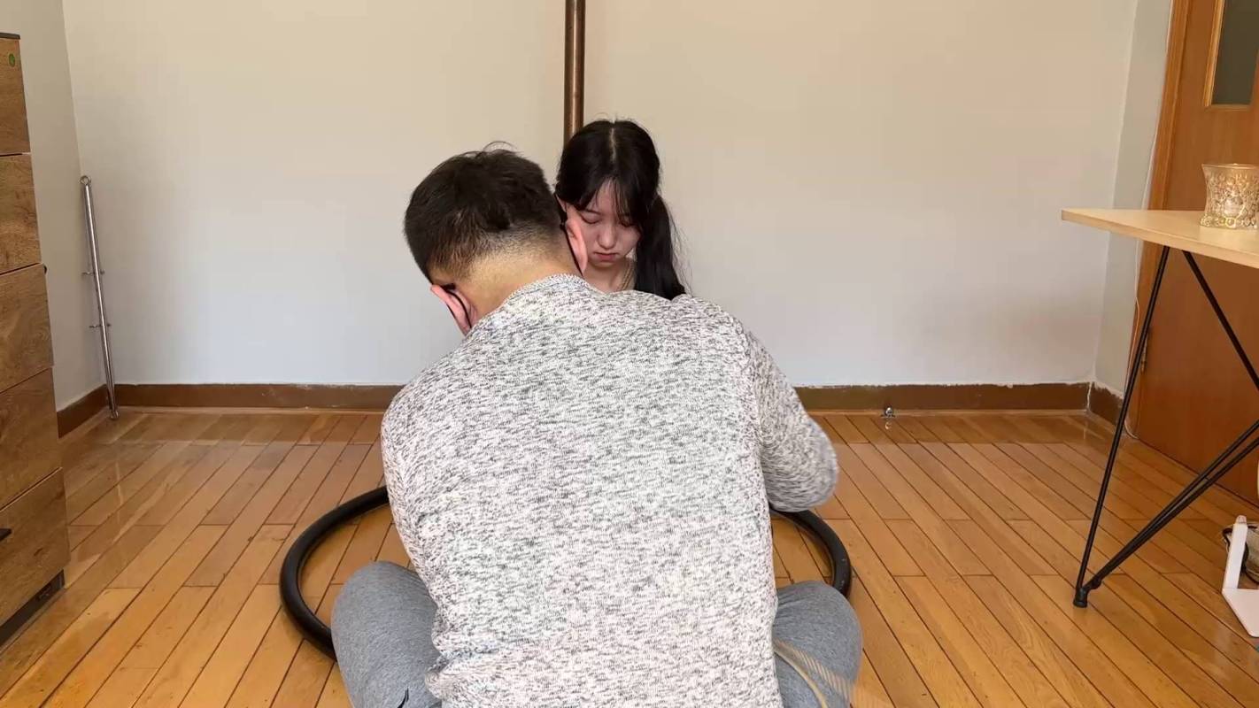 玩奴定拍工作室新作品之美少籹欣妍超紧海老缚铁环悬吊，泪目争札，带超大口球口水直流！！这部作品可以在线看！